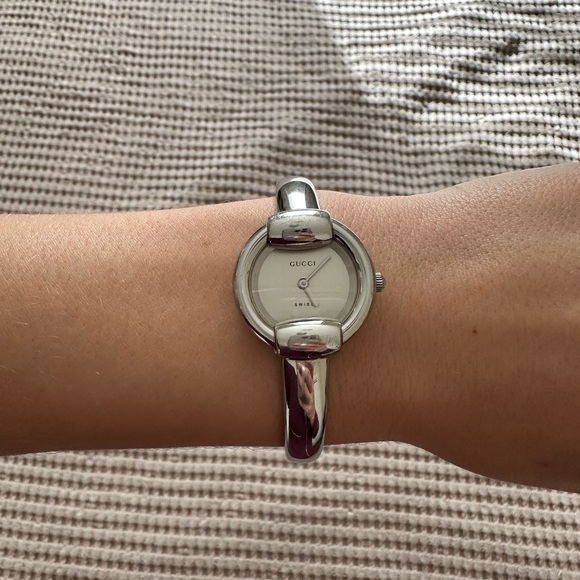 Gucci 1400L Silver Quartz Watch - Picture 1 of 8